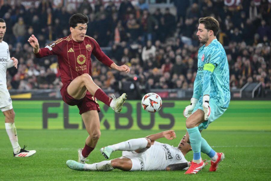 Roma besiegt Eintracht Frankfurt